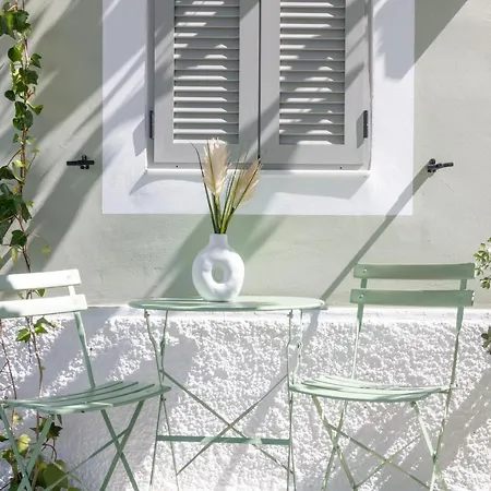 Mounouria House *