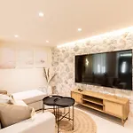 Mounouria House