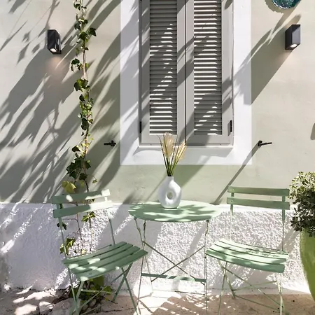 Mounouria House