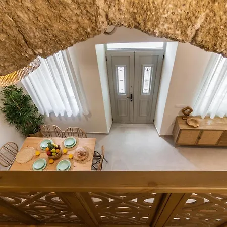 Mounouria House *