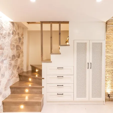 Mounouria House *