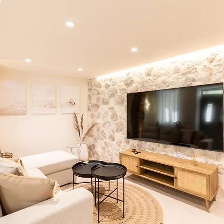 Mounouria House