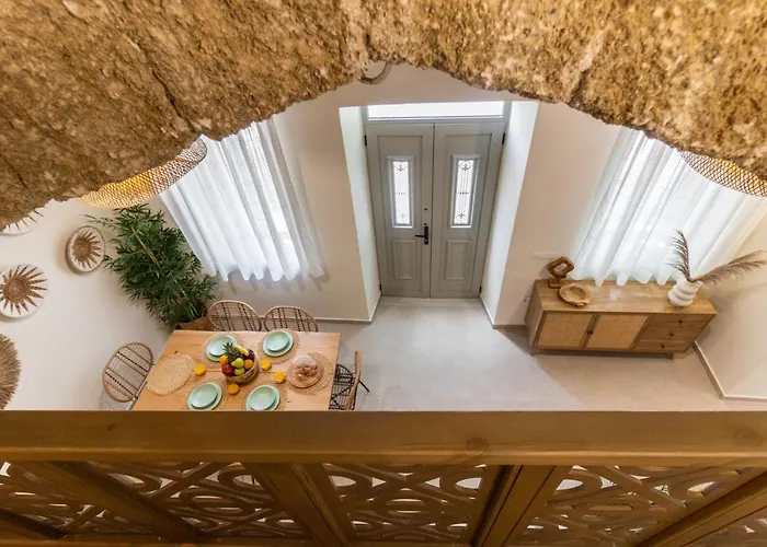 Mounouria House *