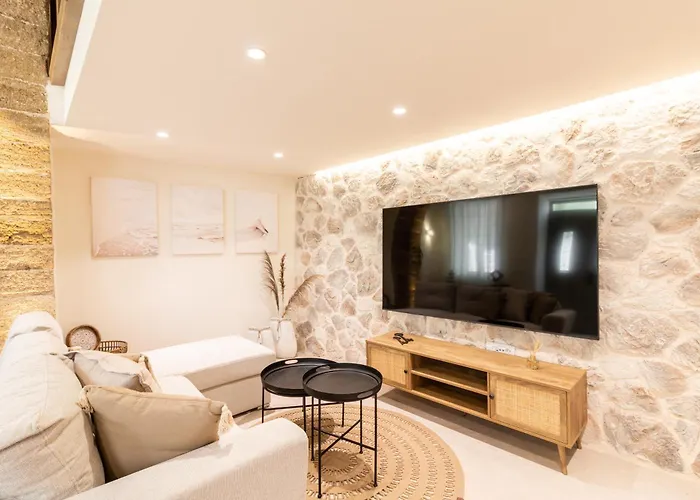 Mounouria House